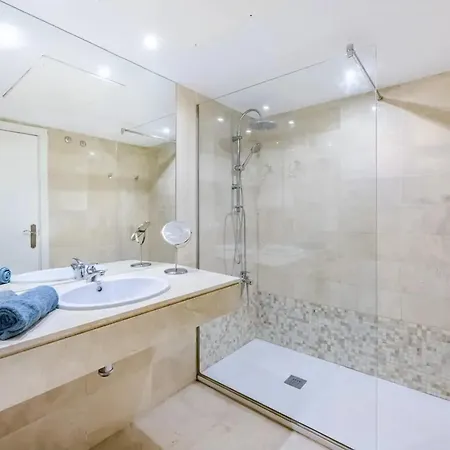 Modern In With Shared Pool * 马尔韦利亚