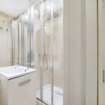Modern In With Shared Pool
