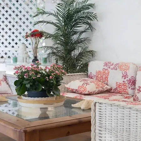Modern In With Shared Pool Apartment *