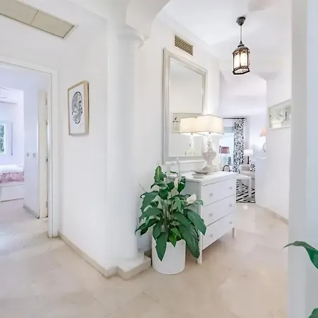 Apartamento Modern In With Shared Pool