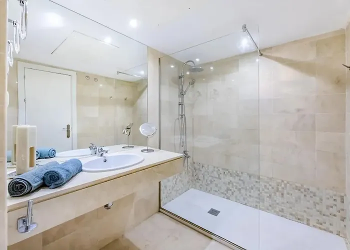 Modern In With Shared Pool * Marbella