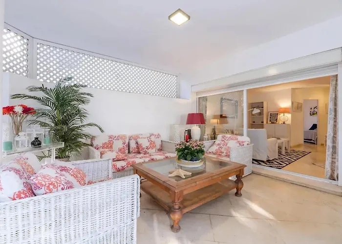 Modern In With Shared Pool